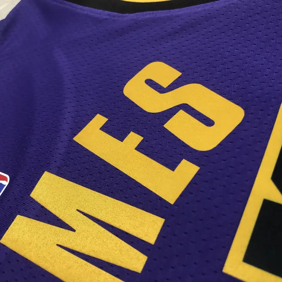 Foto 4 de Temporada 23 Lakers edición Jumpman número 23 James