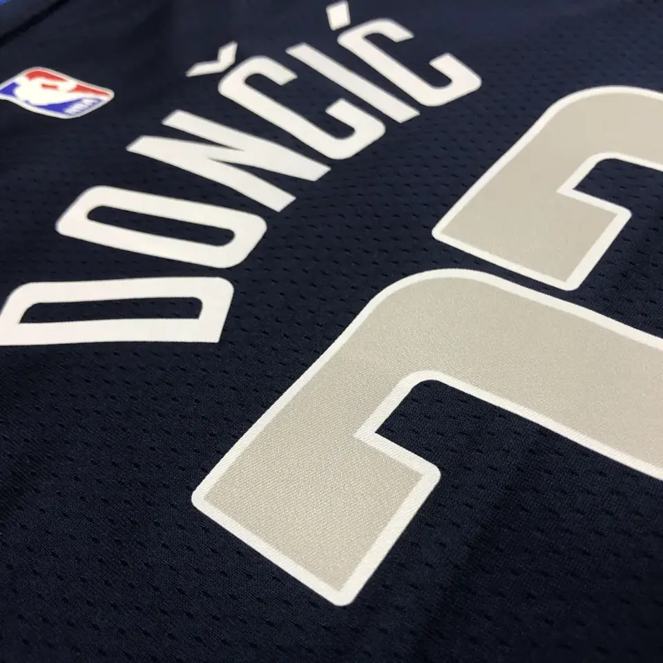 Foto 4 de Dallas Mavericks Edición Iceberg nº 77 Doncic