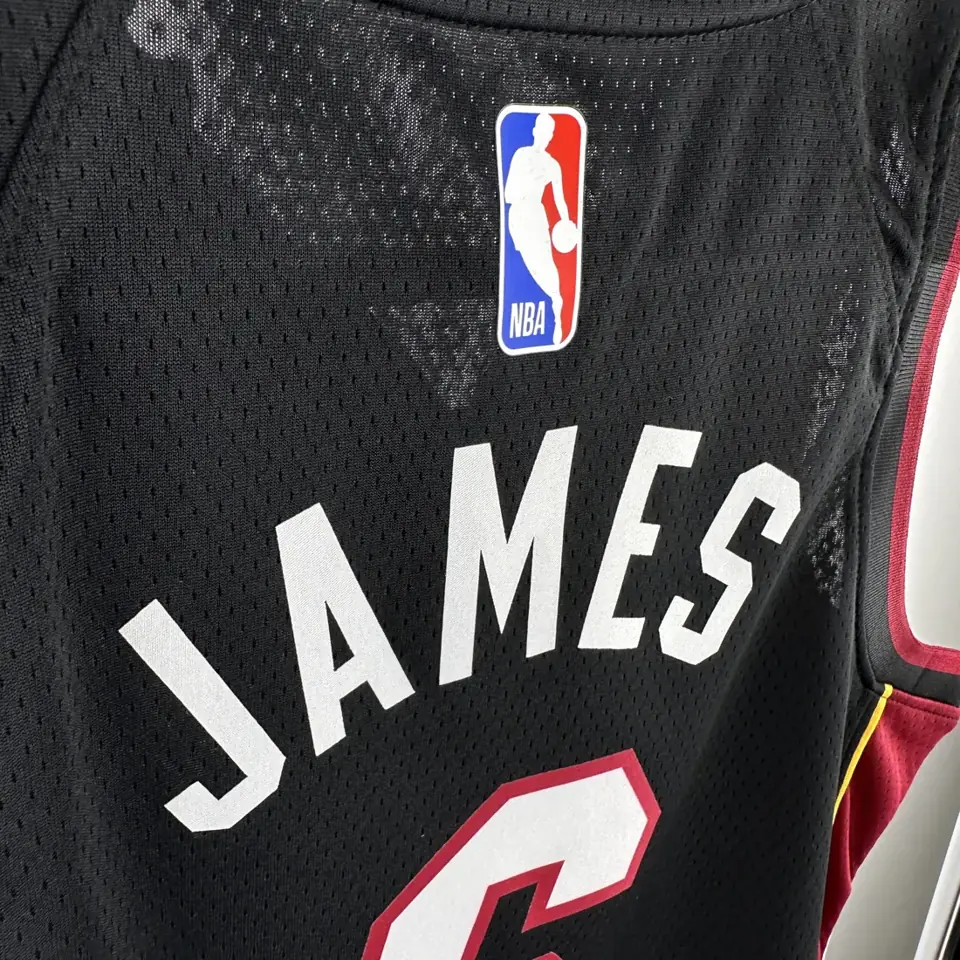 Foto 7 de Infantil/Juvenil: Heat cuello en V negro nº 6 James