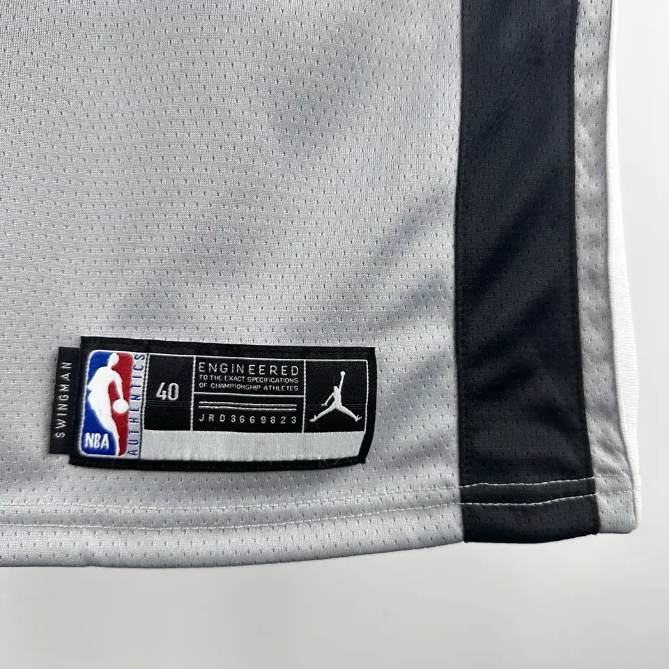 Foto 6 de Temporada 21 Spurs Gris Edición limitada Air Nº 20 Ginóbili