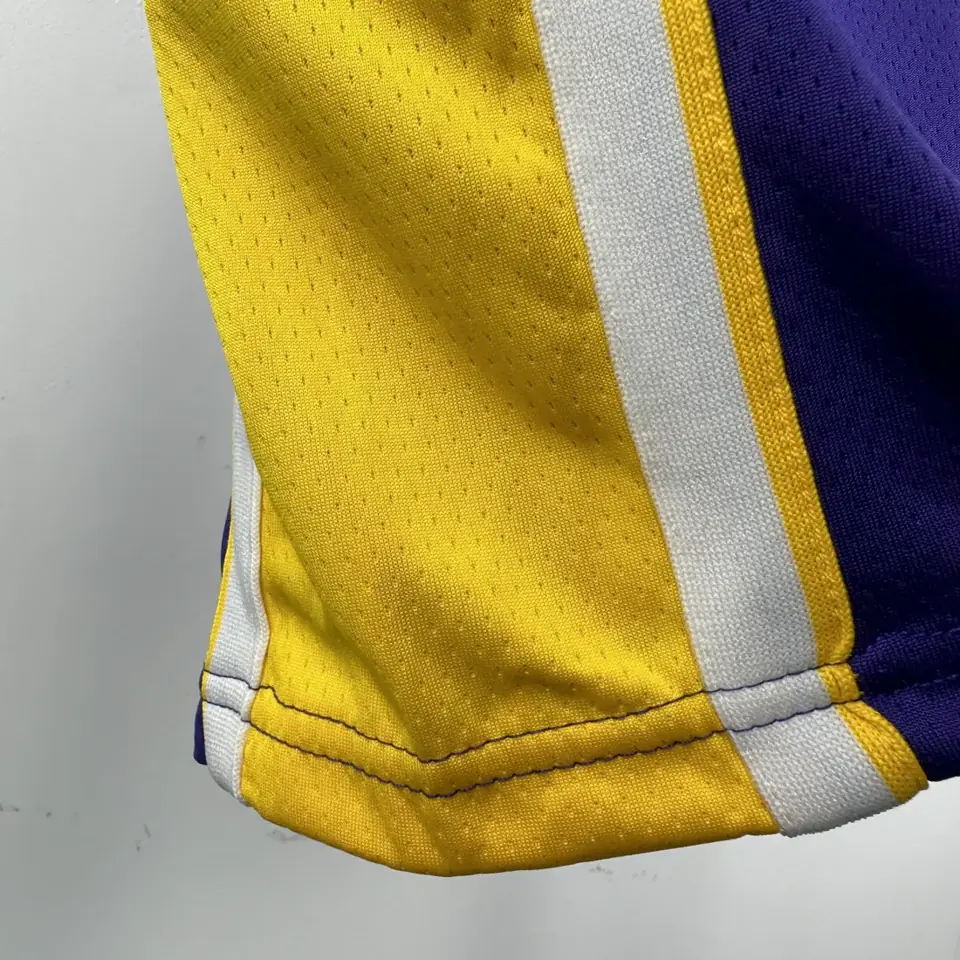 Foto 2 de Lakers morado con cuello en V #77 Doncic