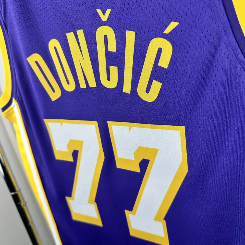 Foto 3 de Lakers morado con cuello en V #77 Doncic