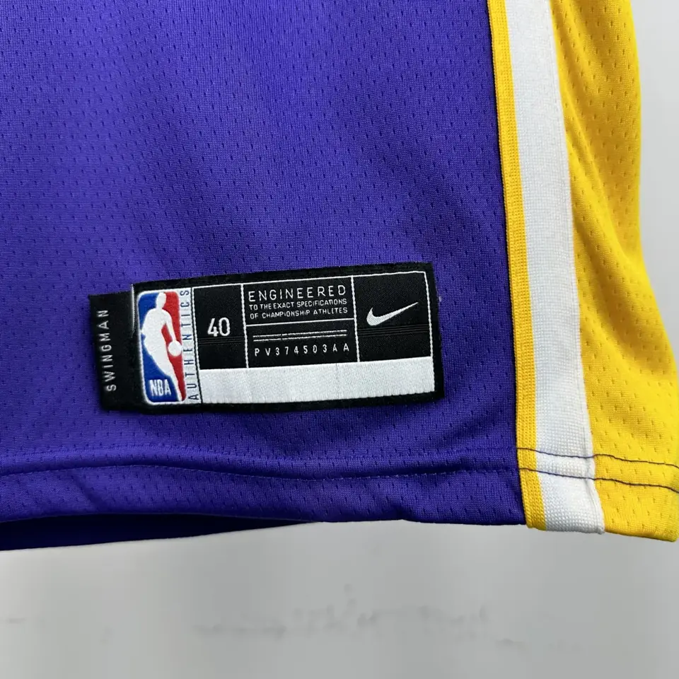 Foto 5 de Lakers morado con cuello en V #77 Doncic