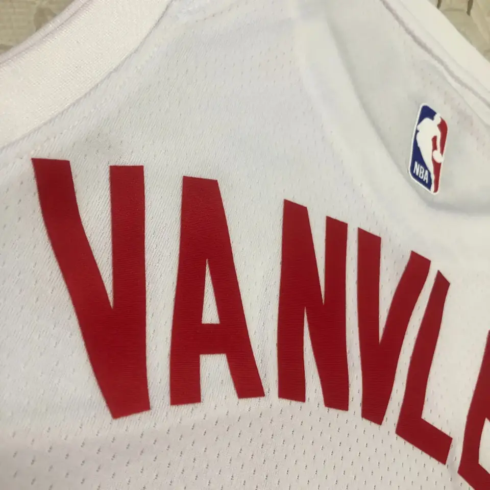 Foto 4 de Temporada 23 Raptors local blanco n.º 23 VanVleet