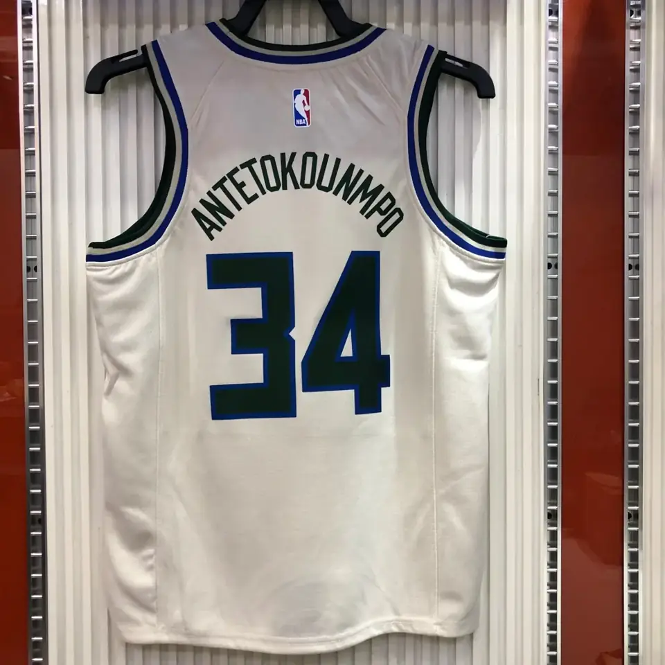 Foto 2 de Bucks de Milwaukee, cuello redondo, blanco roto, n.º 34 Giannis Antetokounmpo