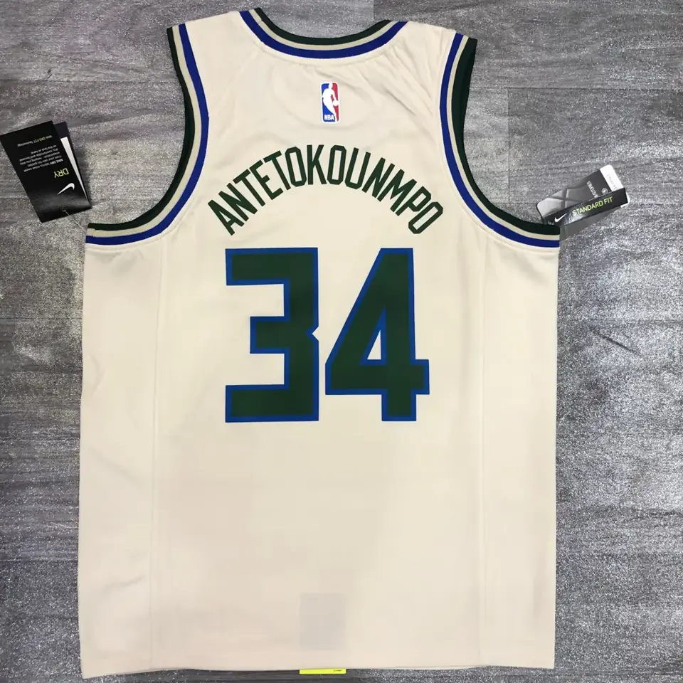 Foto 4 de Bucks de Milwaukee, cuello redondo, blanco roto, n.º 34 Giannis Antetokounmpo
