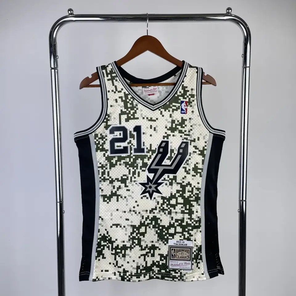 Foto 1 de Camiseta retro MN termoimpresa: SW San Antonio Spurs temporada 13/14 camuflaje n.º 21 Duncan