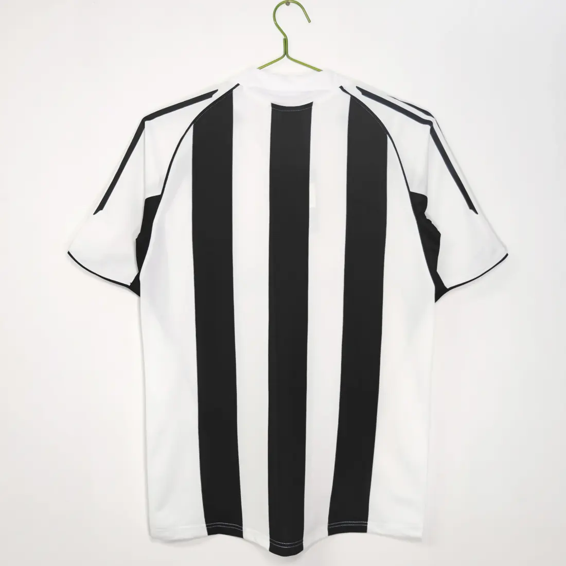 Foto 2 de Temporada 2005/06 Newcastle United local retro 8A