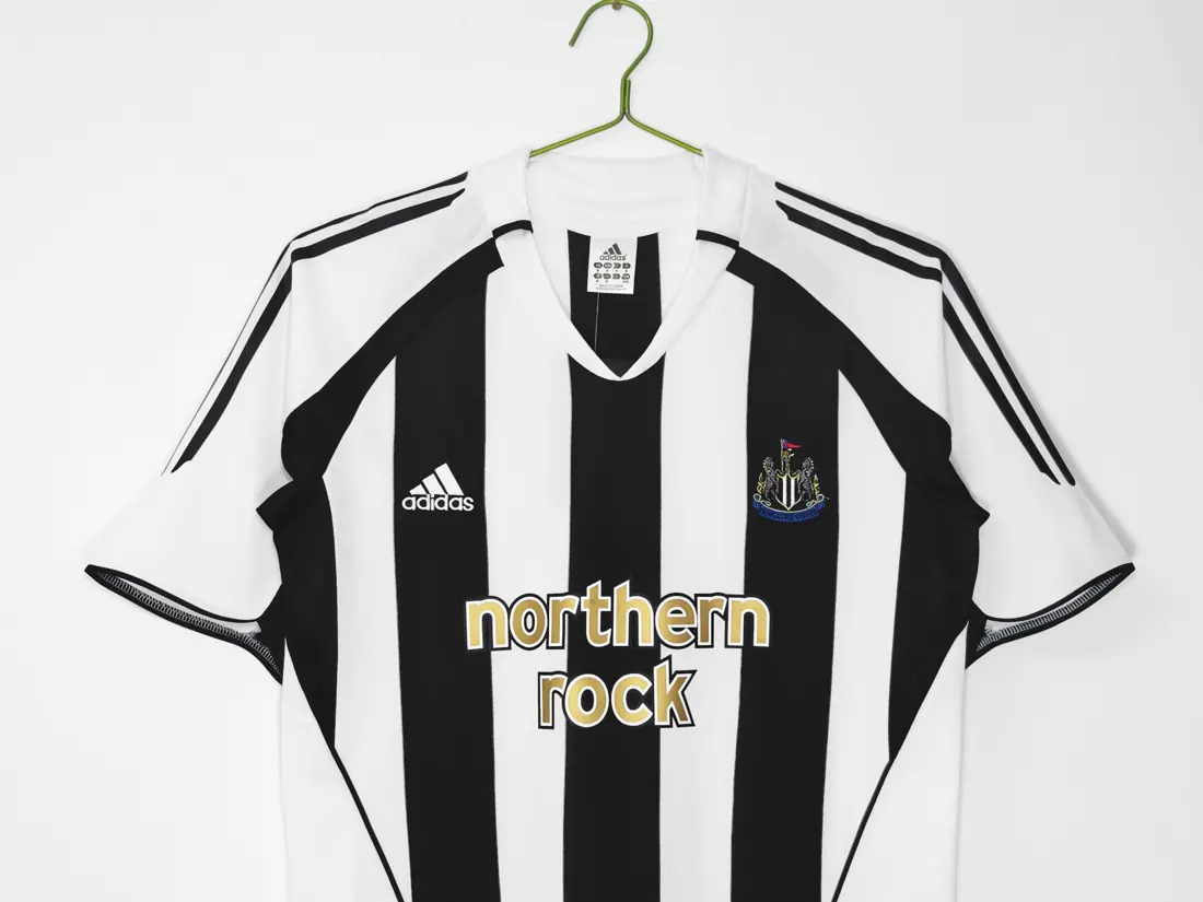 Foto 4 de Temporada 2005/06 Newcastle United local retro 8A