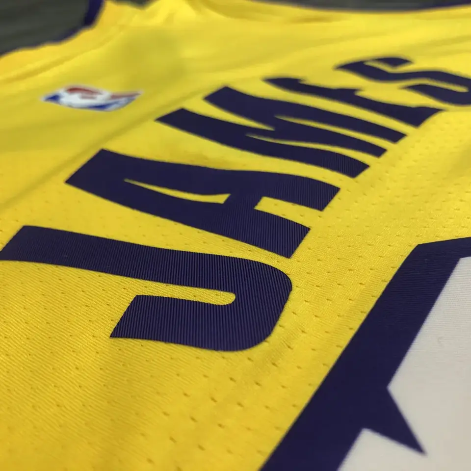 Foto 2 de Los Angeles Lakers amarillo cuello en V nº 23 LeBron James