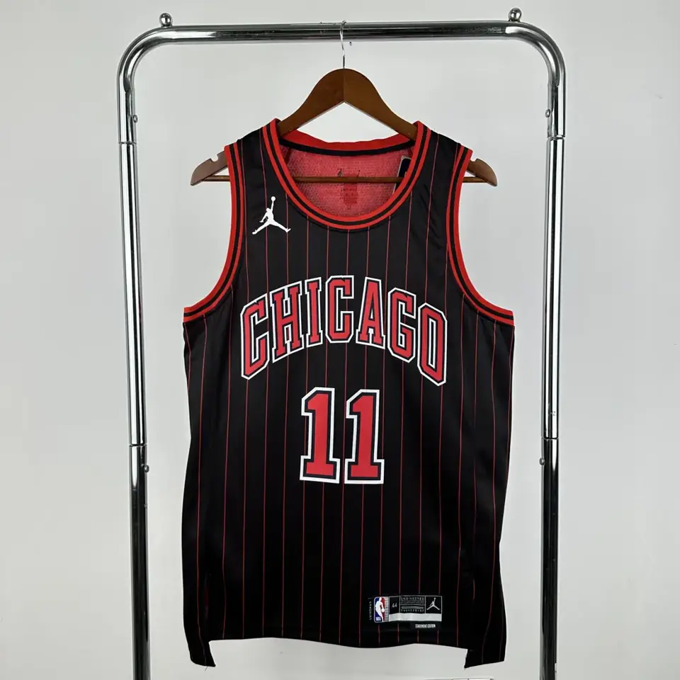 Foto 1 de Temporada 26 Chicago Bulls Edición Air Jordan limitada nº11 DeRozan