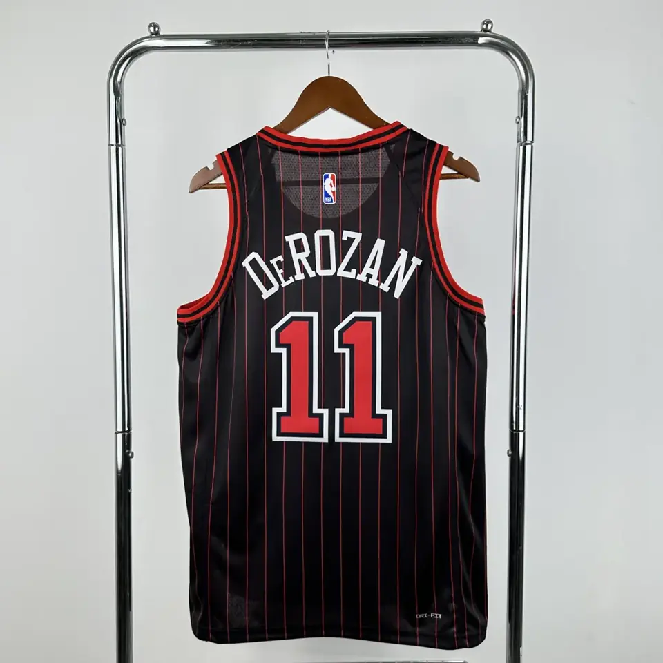 Foto 2 de Temporada 26 Chicago Bulls Edición Air Jordan limitada nº11 DeRozan