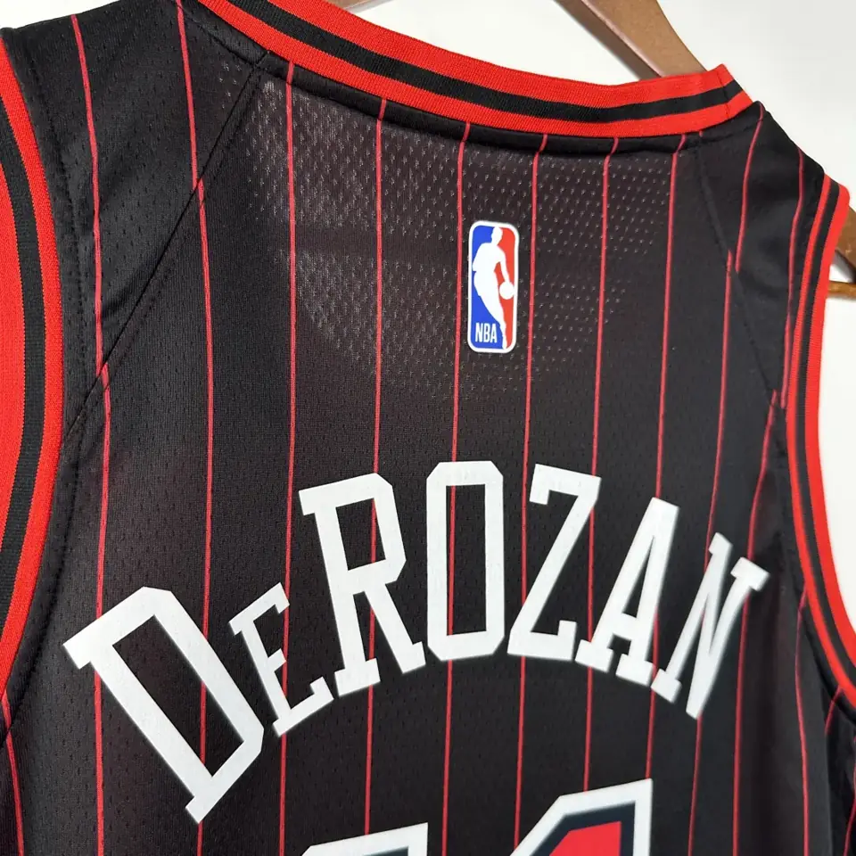 Foto 7 de Temporada 26 Chicago Bulls Edición Air Jordan limitada nº11 DeRozan