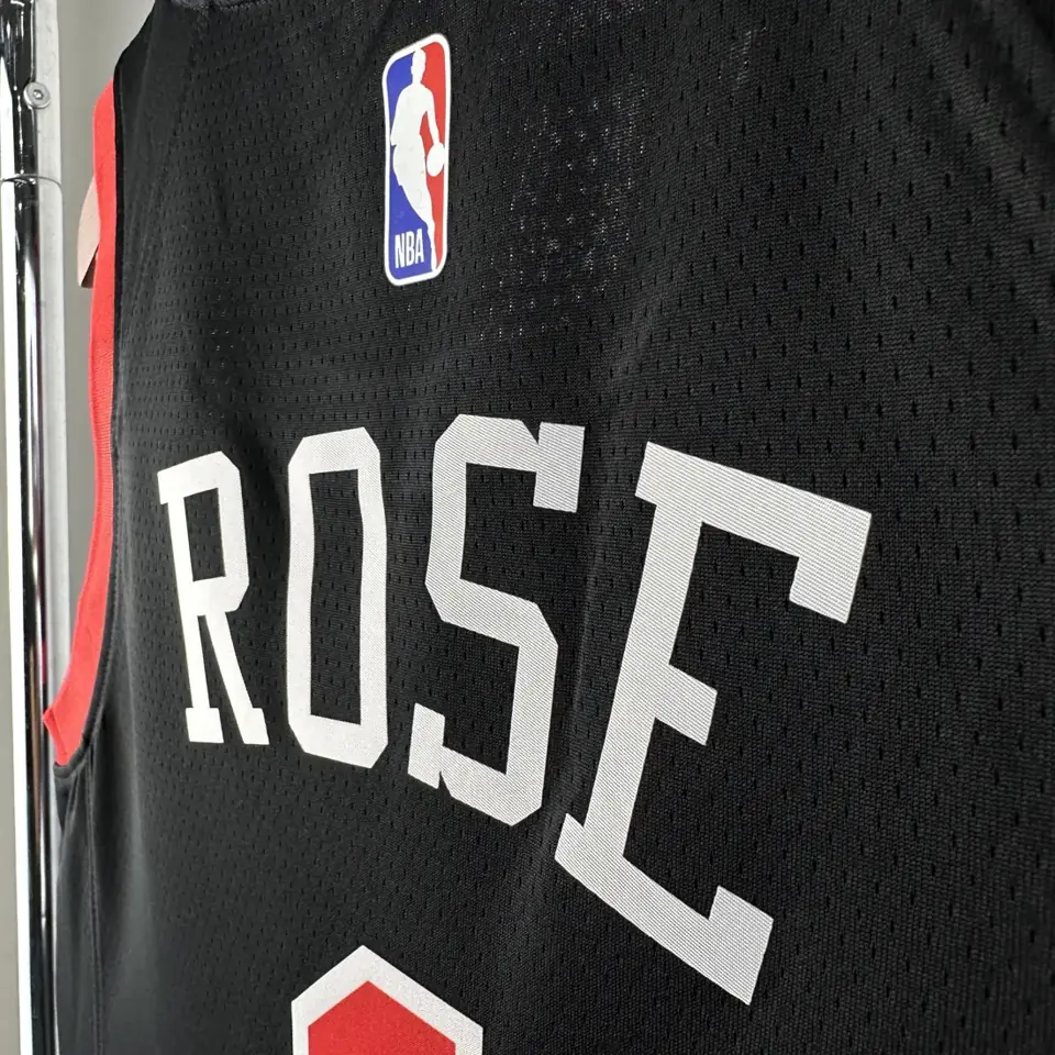 Foto 3 de Temporada 24 Bulls Edición Ciudad número 1 Rose