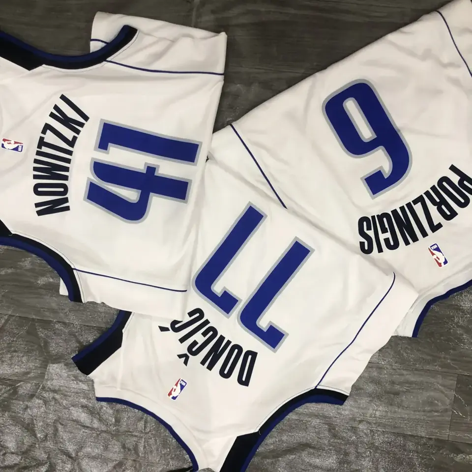 Foto 2 de Dallas Mavericks local blanco nº 41 Nowitzki