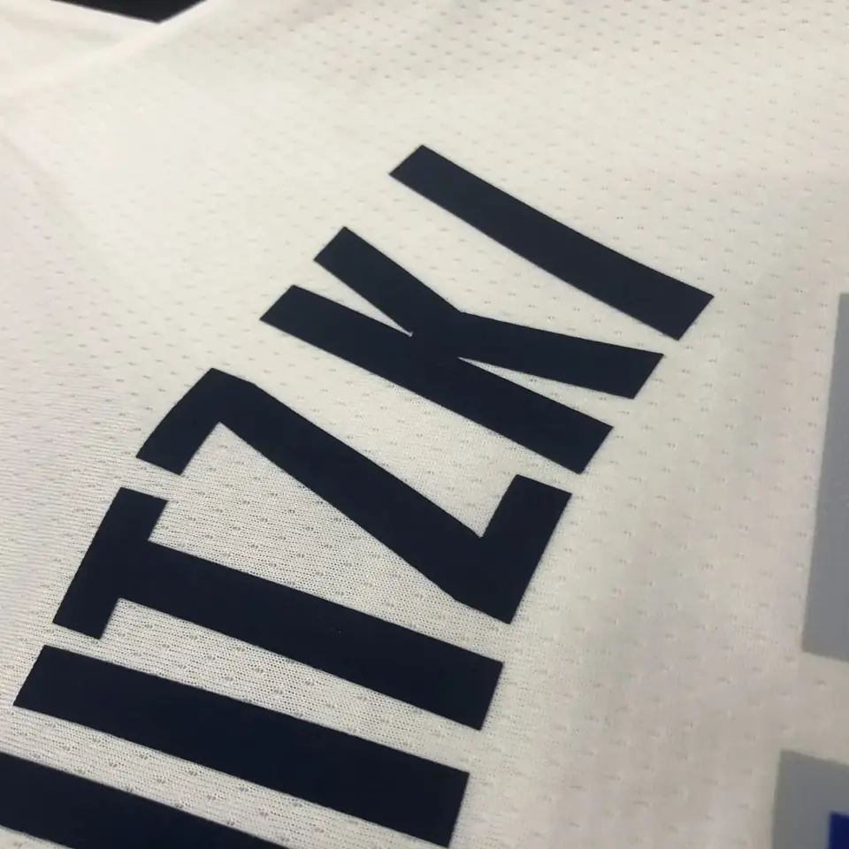 Foto 6 de Dallas Mavericks local blanco nº 41 Nowitzki