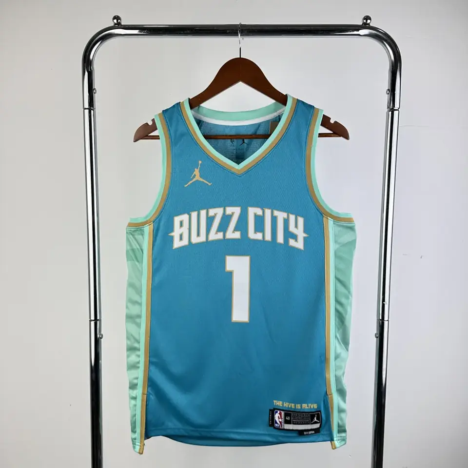 Foto 1 de Temporada 24 Hornets Edición Ciudad n.º 1 Ball