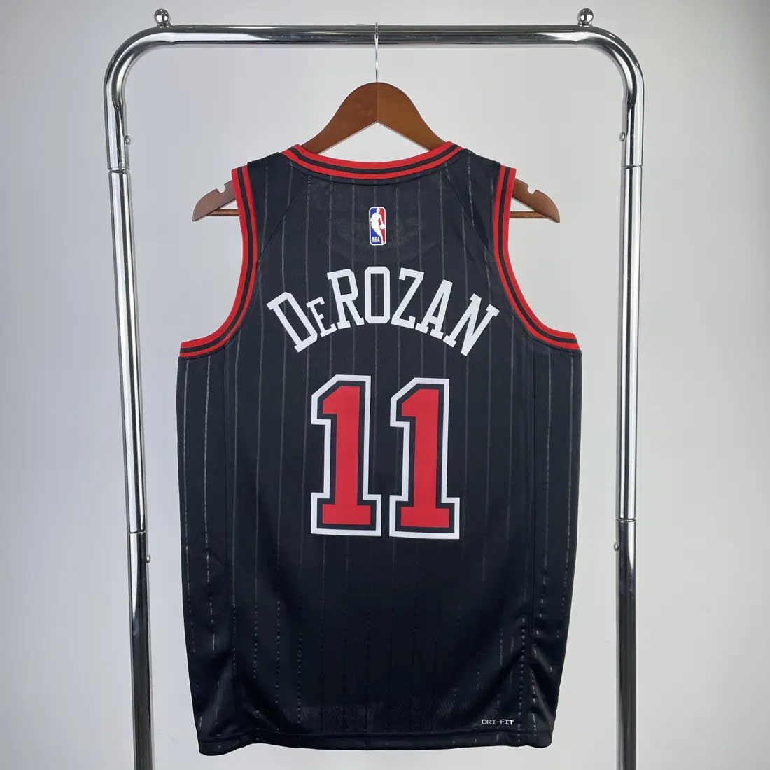 Foto 2 de Temporada 23 Chicago Bulls edición Air número 11 DeRozan