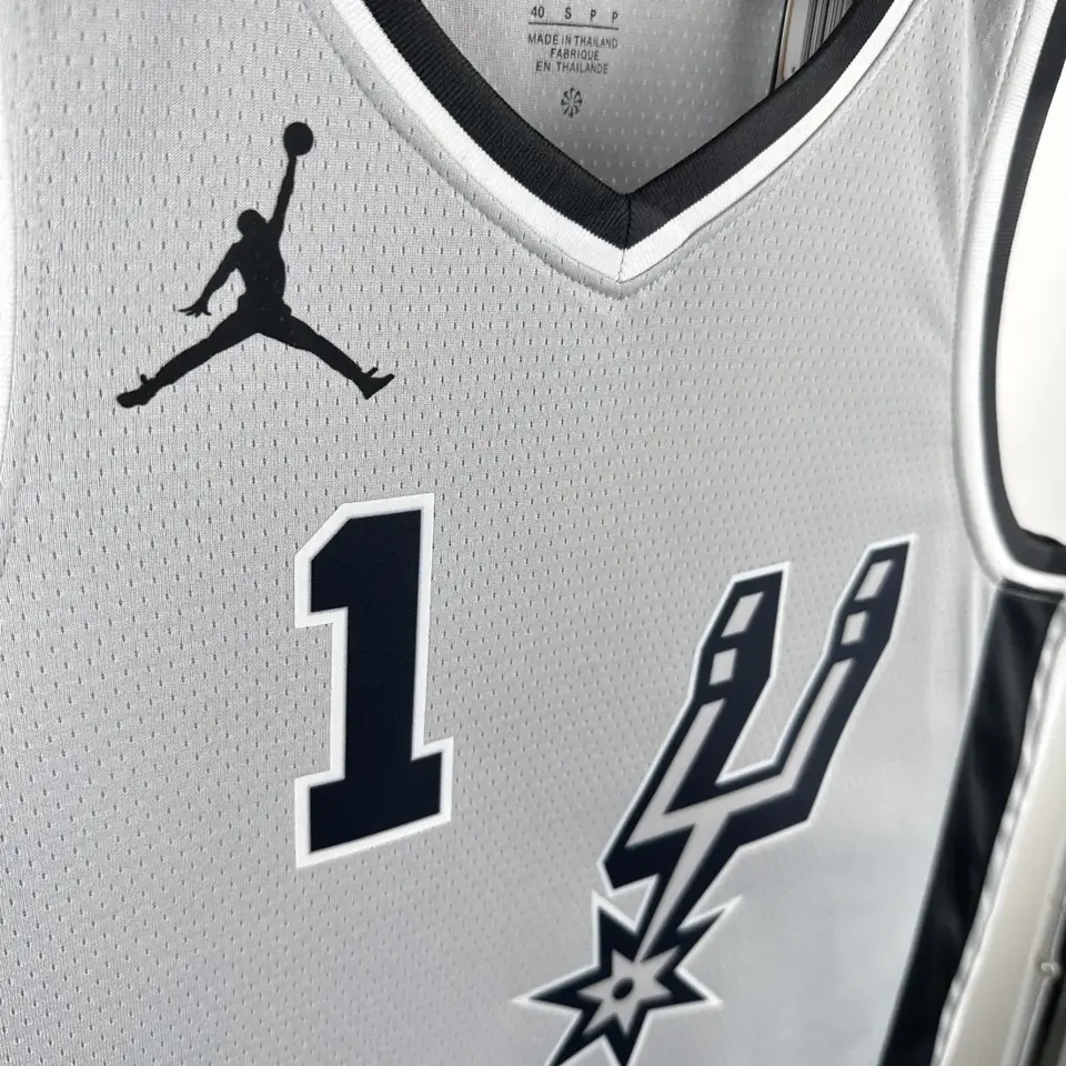 Foto 3 de Temporada 21 Spurs Gris Edición limitada Air Nº 1 Wembanyama