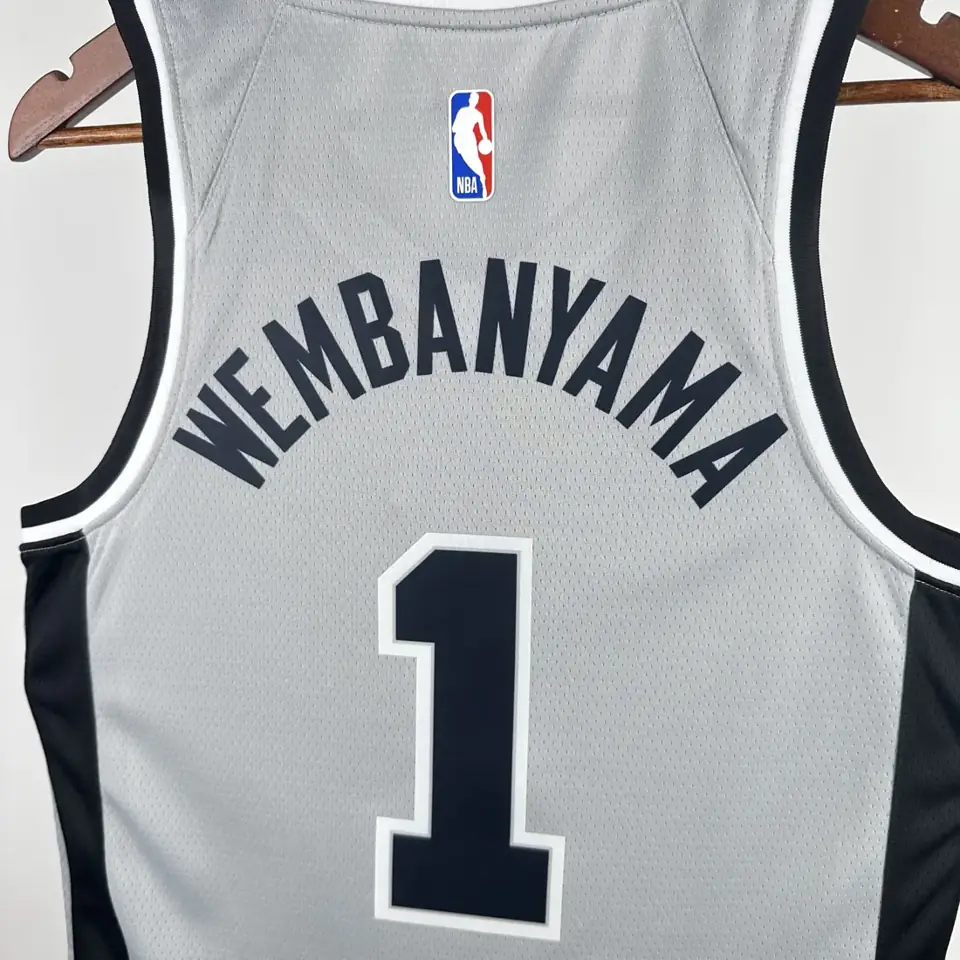 Foto 8 de Temporada 21 Spurs Gris Edición limitada Air Nº 1 Wembanyama
