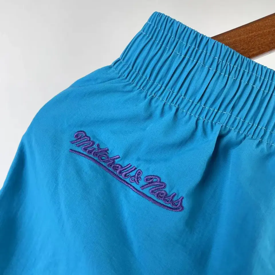 Foto 5 de Mitchell & Ness pantalones cortos retro: Hornets