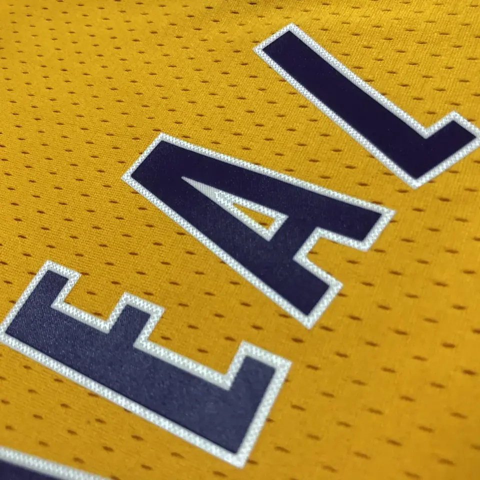 Foto 3 de Camiseta retro termosellada MN: SW de los Lakers temporada 99/00, cuello en V, amarilla, número 34 O'Neal