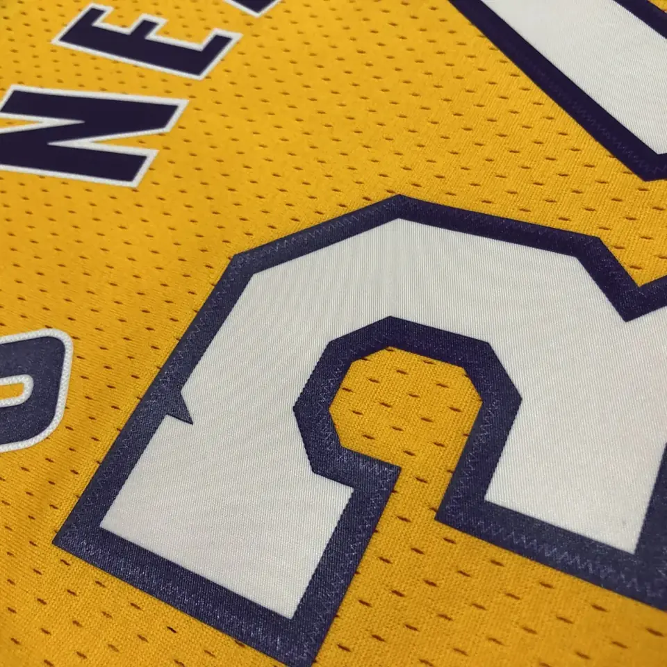 Foto 6 de Camiseta retro termosellada MN: SW de los Lakers temporada 99/00, cuello en V, amarilla, número 34 O'Neal