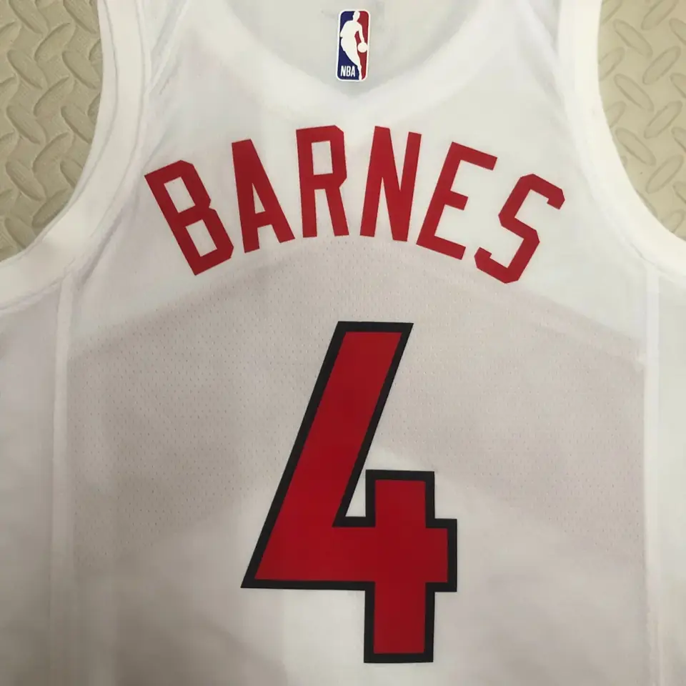 Foto 6 de Temporada 23 Raptors local blanco n.º 4 Barnes