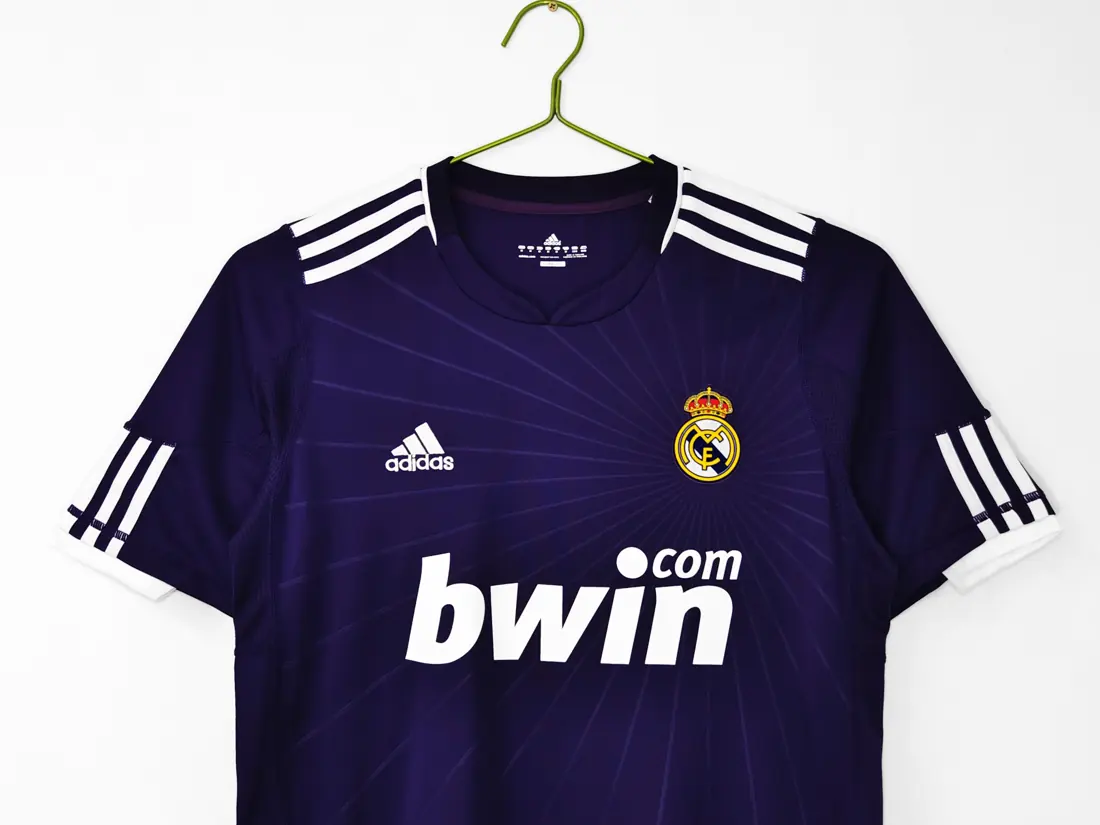 Foto 5 de Temporada 2010/11 Real Madrid tercera morada 8A