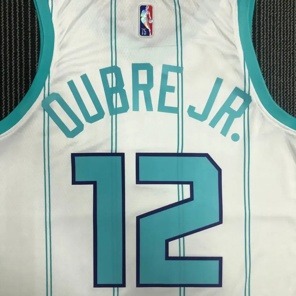 Foto 4 de 75 aniversario Hornets blanco número 12 Oubre