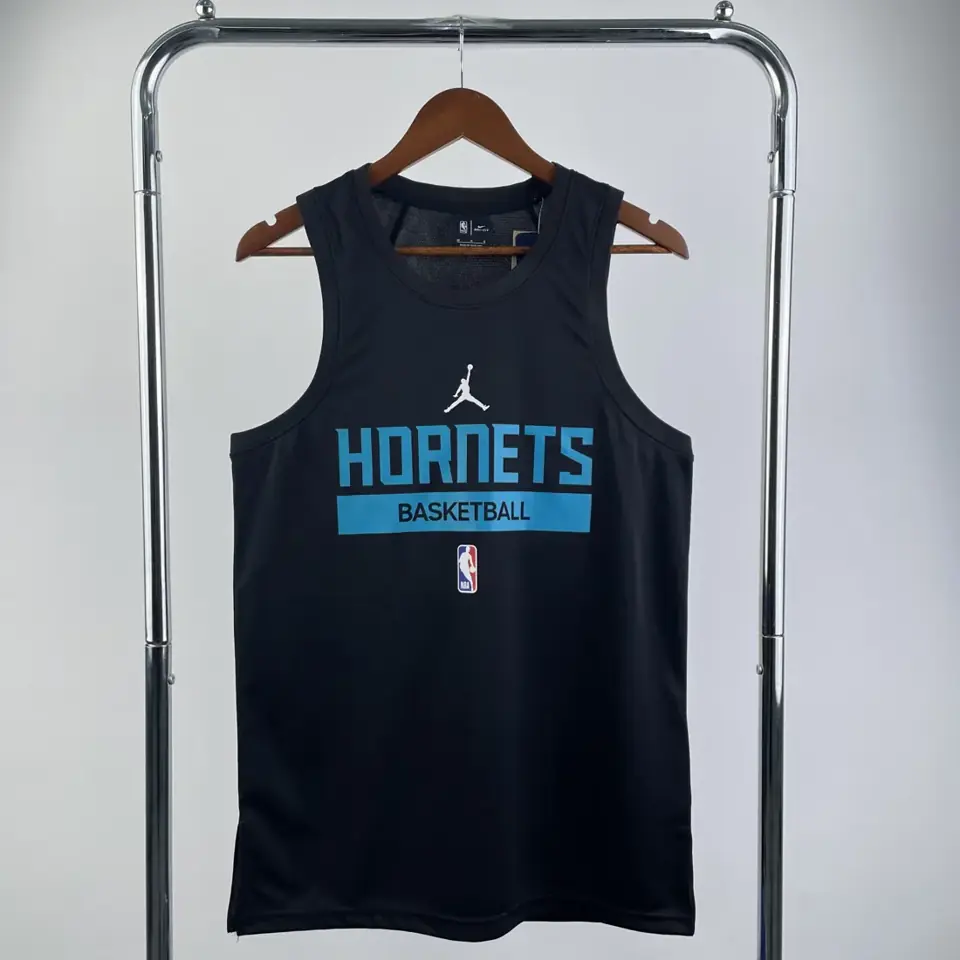 Foto 1 de Temporada 23 chaleco de entrenamiento versión jugador negro de los Hornets