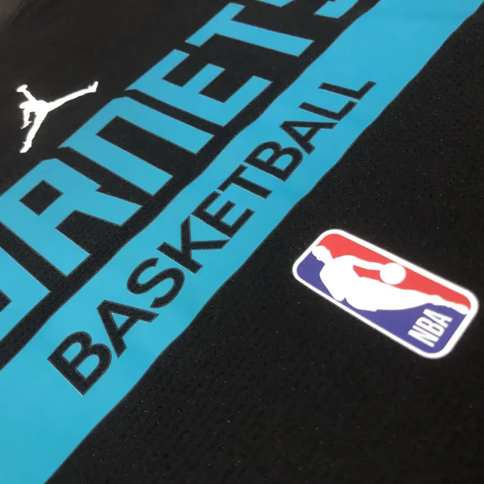 Foto 3 de Temporada 23 chaleco de entrenamiento versión jugador negro de los Hornets