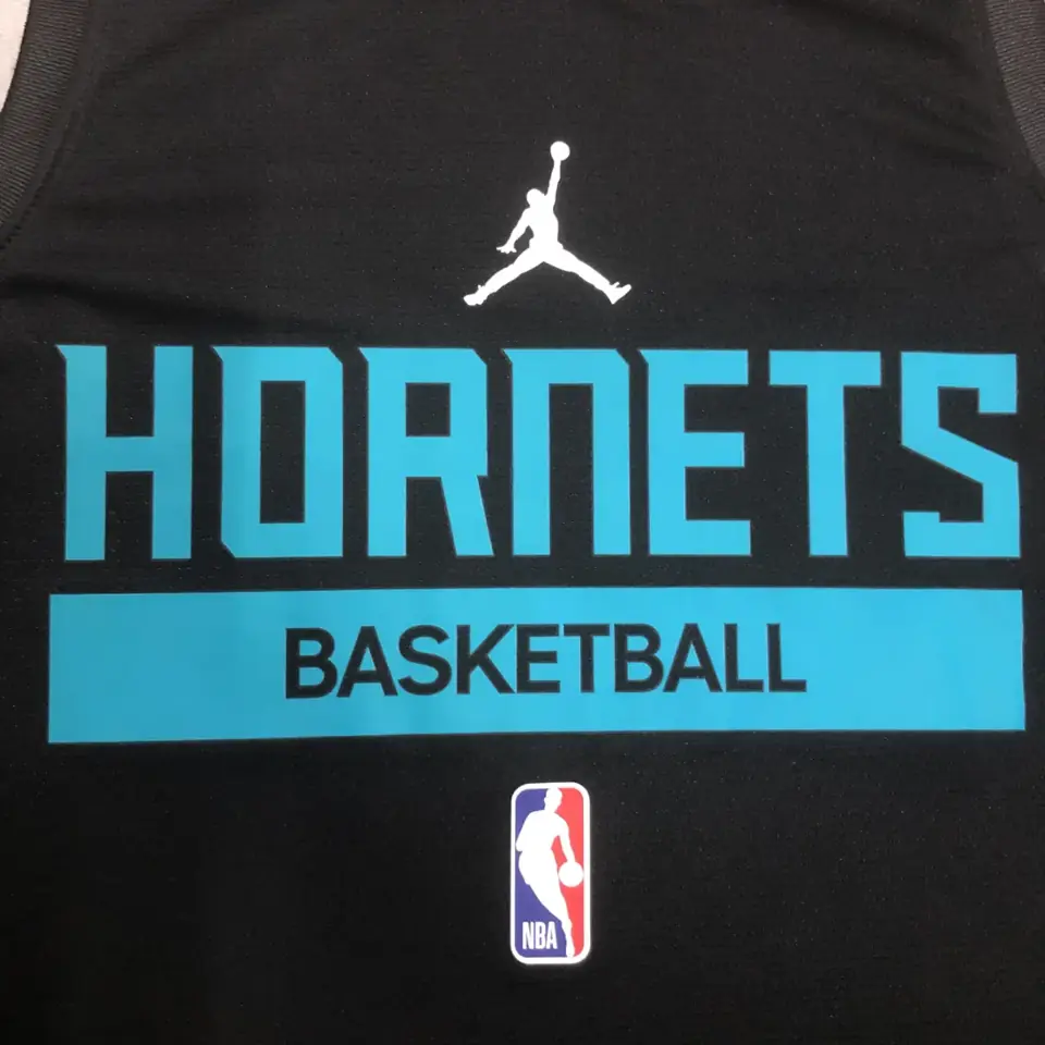 Foto 5 de Temporada 23 chaleco de entrenamiento versión jugador negro de los Hornets