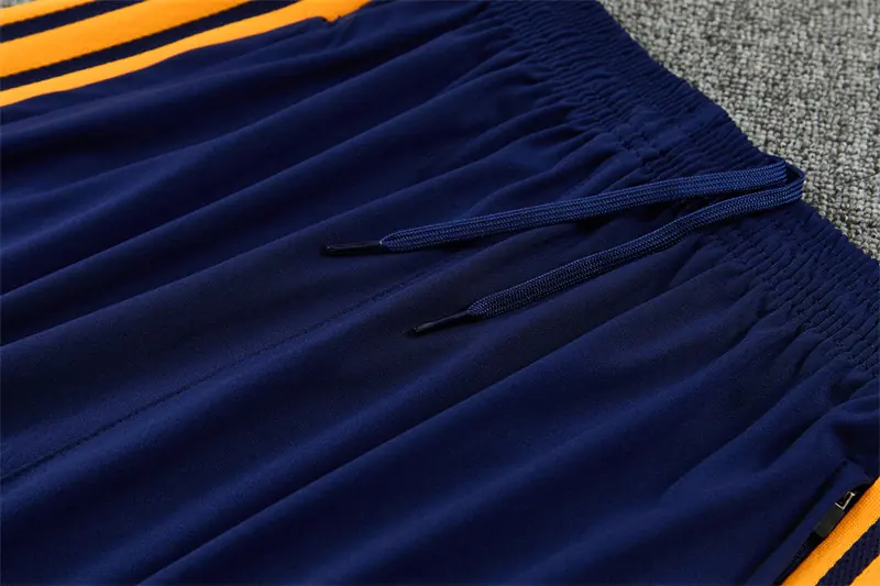Foto 4 de 26/27 Real Madrid azul royal con amarillo