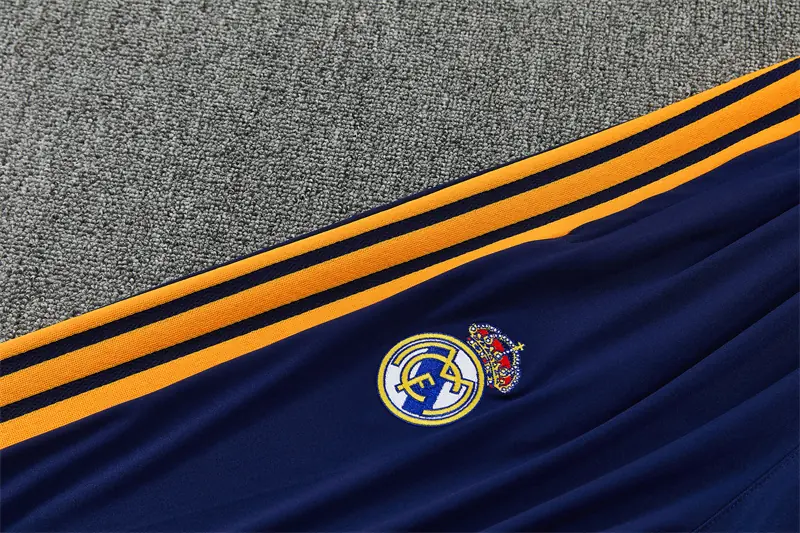 Foto 6 de 26/27 Real Madrid azul royal con amarillo