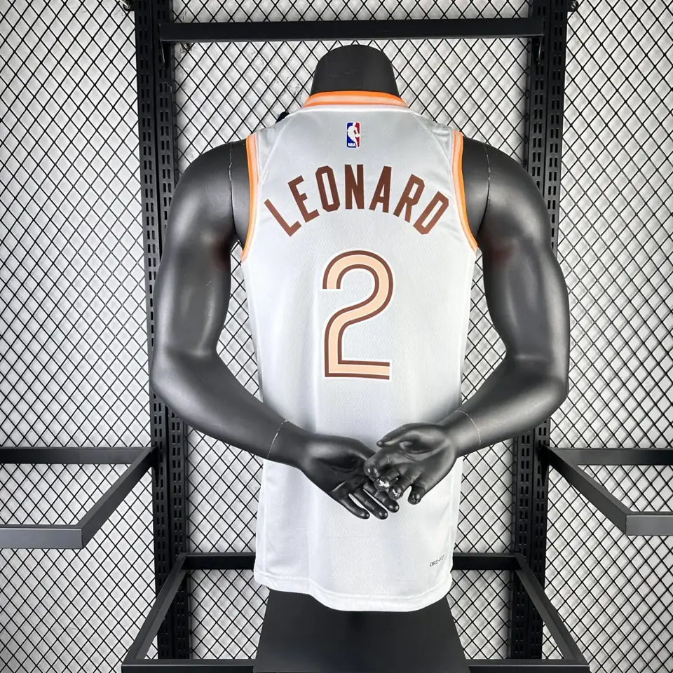 Foto 2 de Temporada 24 - Spurs - Edición Ciudad - nº 2 Leonard