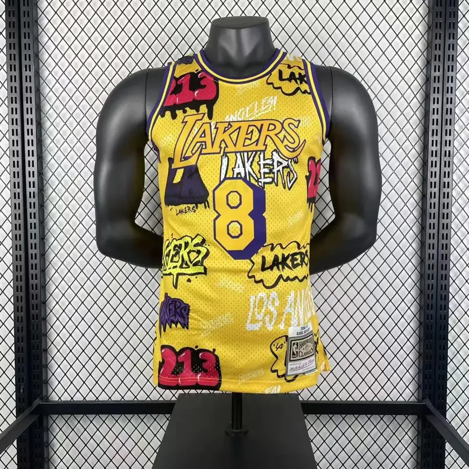 Foto 3 de Camiseta retro termoimpresa MN: SW Lakers temporada 96/97 grafiti número 8 Kobe