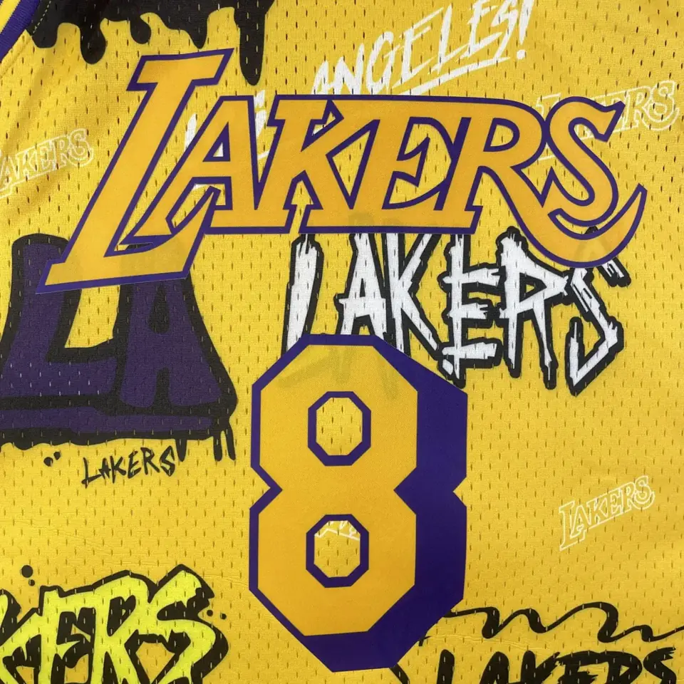 Foto 8 de Camiseta retro termoimpresa MN: SW Lakers temporada 96/97 grafiti número 8 Kobe