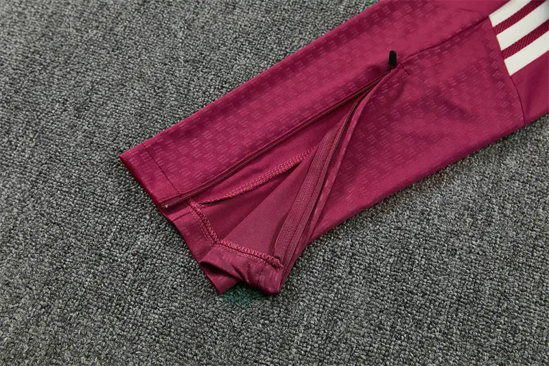 Foto 2 de 2627 Real Madrid beige [con pantalones fucsia]