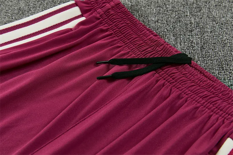 Foto 4 de 2627 Real Madrid beige [con pantalones fucsia]