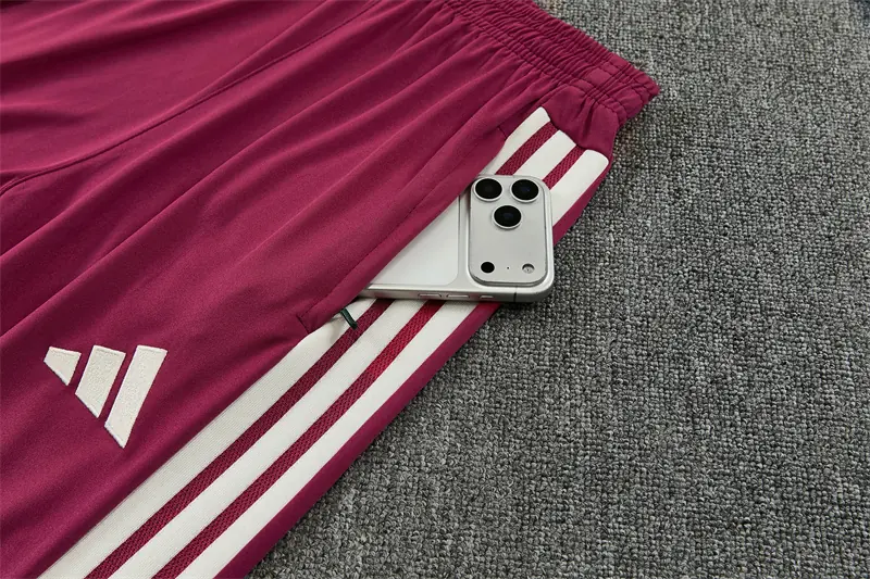Foto 5 de 2627 Real Madrid beige [con pantalones fucsia]