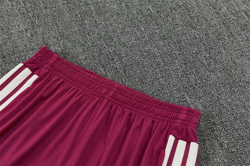 Foto 7 de 2627 Real Madrid beige [con pantalones fucsia]