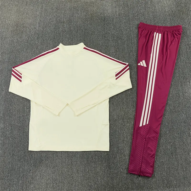 Foto 8 de 2627 Real Madrid beige [con pantalones fucsia]