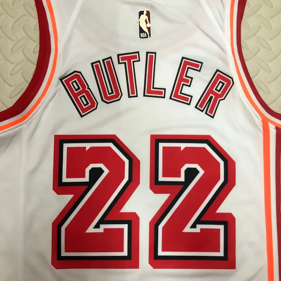 Foto 6 de Temporada 23 Heat retro número 22 Butler