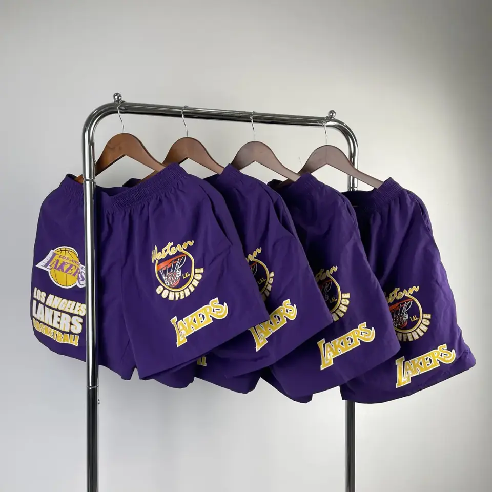 Foto 4 de Pantalones cortos retro estilo americano Mitchell & Ness: Los Angeles Lakers