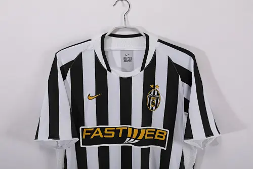 Foto 8 de Temporada 2003/04 Juventus local retro 8A