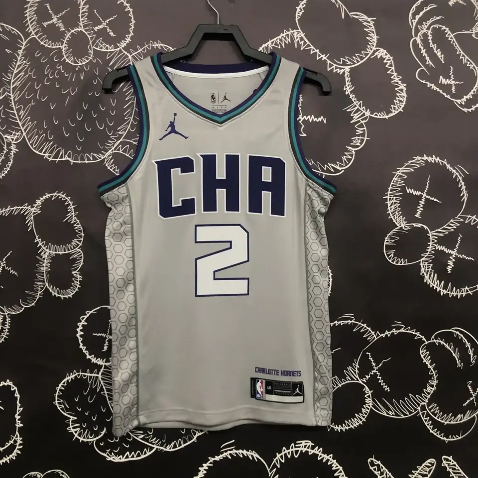 Foto 1 de Temporada 19 Hornets gris número 2 Ball