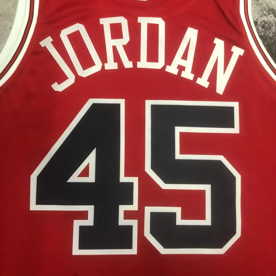 Foto 2 de Temporada 23 Bulls rojo número 45 Jordan