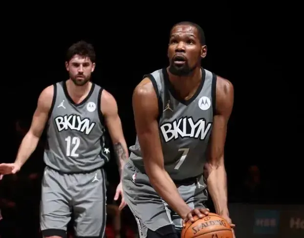 Foto 2 de Temporada 21 Brooklyn Nets camiseta gris temática Jordan n.º 7 Kevin Durant