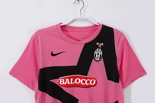 Foto 4 de Temporada 2011/12 Juventus visitante rosa 5A